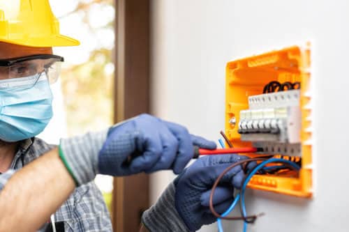 mies tekee sähköasennusta espoossa